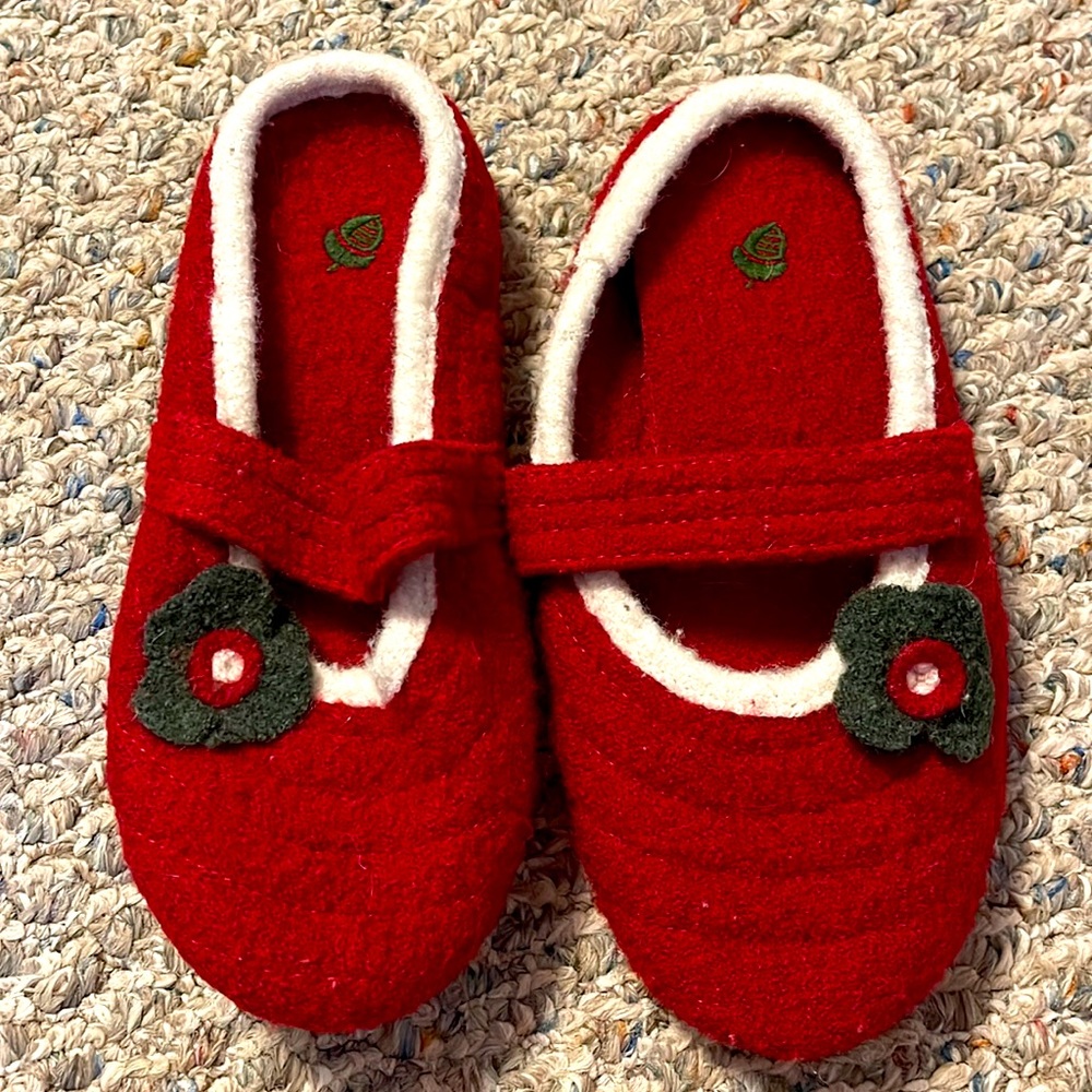 GARNET HILL ACORN GIRLS BOILED WOOL SLIPPERS RED FLOWER 2.5 3 3.5 MINT